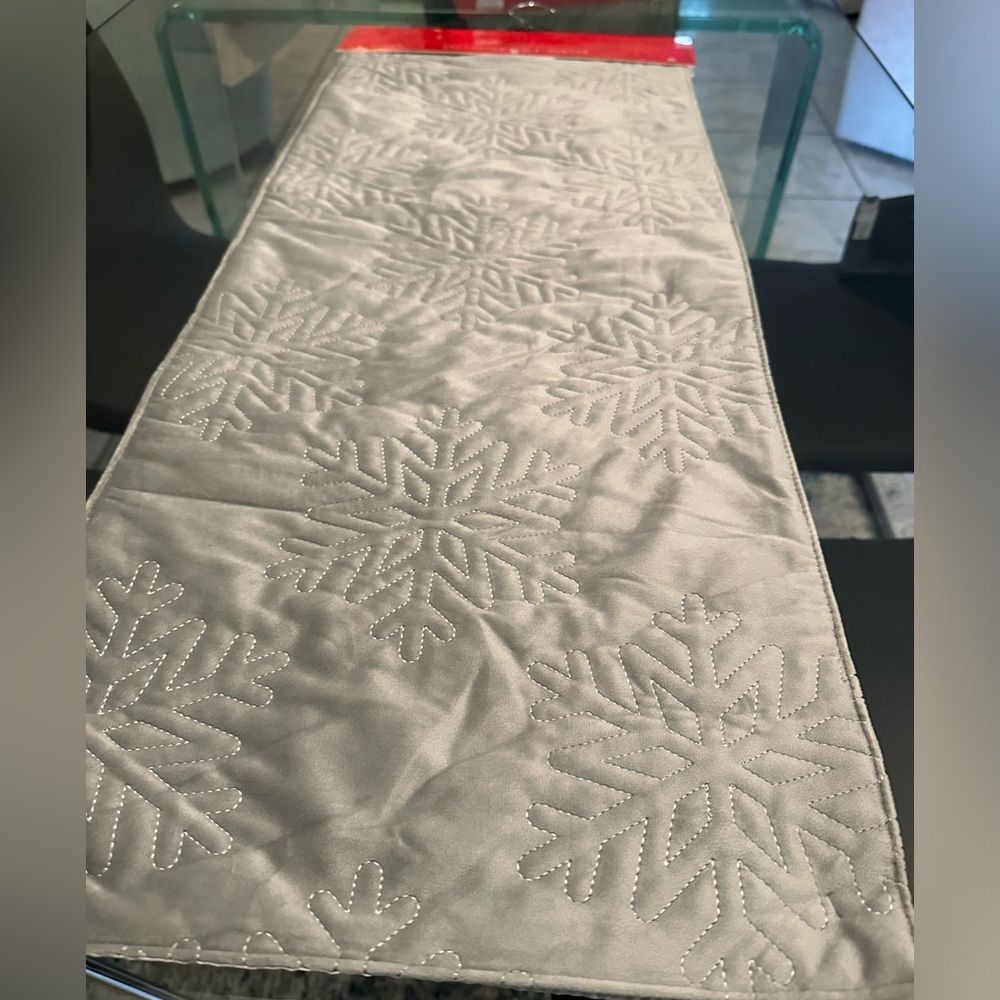 🆕Snowflake Table Runner